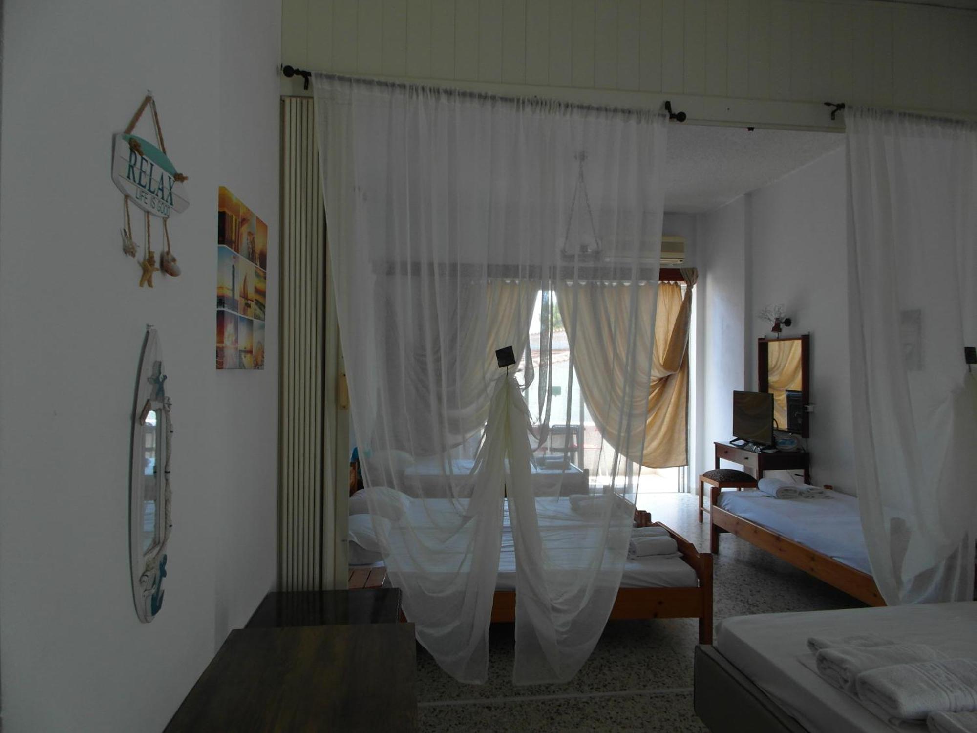 Eri Studios Agia Marina  Phòng bức ảnh