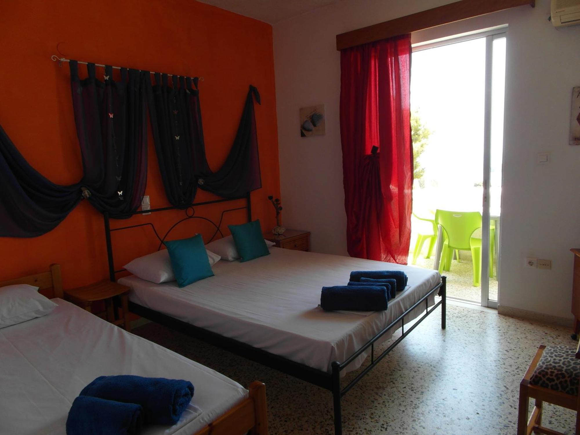 Eri Studios Agia Marina  Phòng bức ảnh