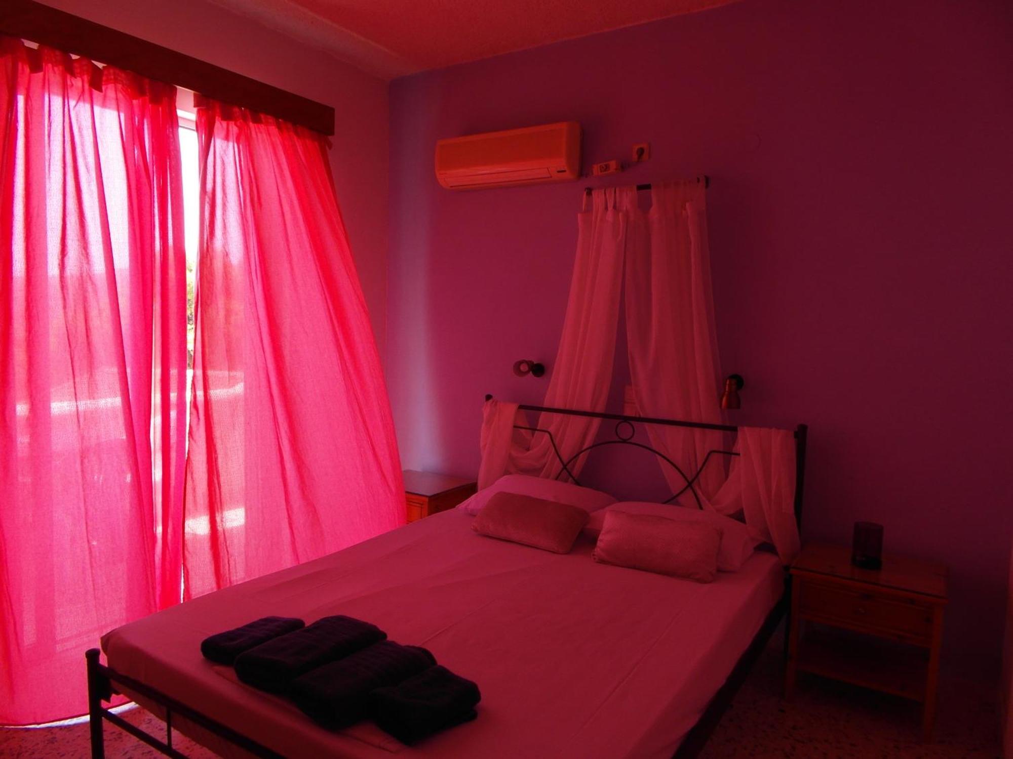 Eri Studios Agia Marina  Phòng bức ảnh